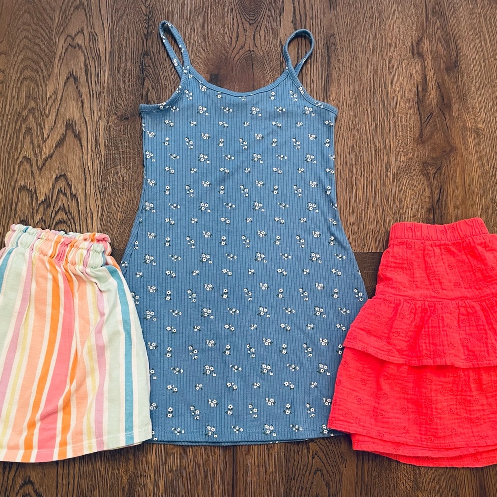 Girls 3 piece bundle dress and skirts size 6/7